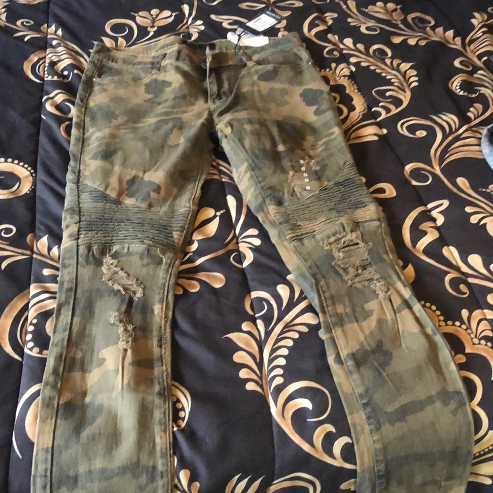 Daily jeans. Butt hugger brand new camo